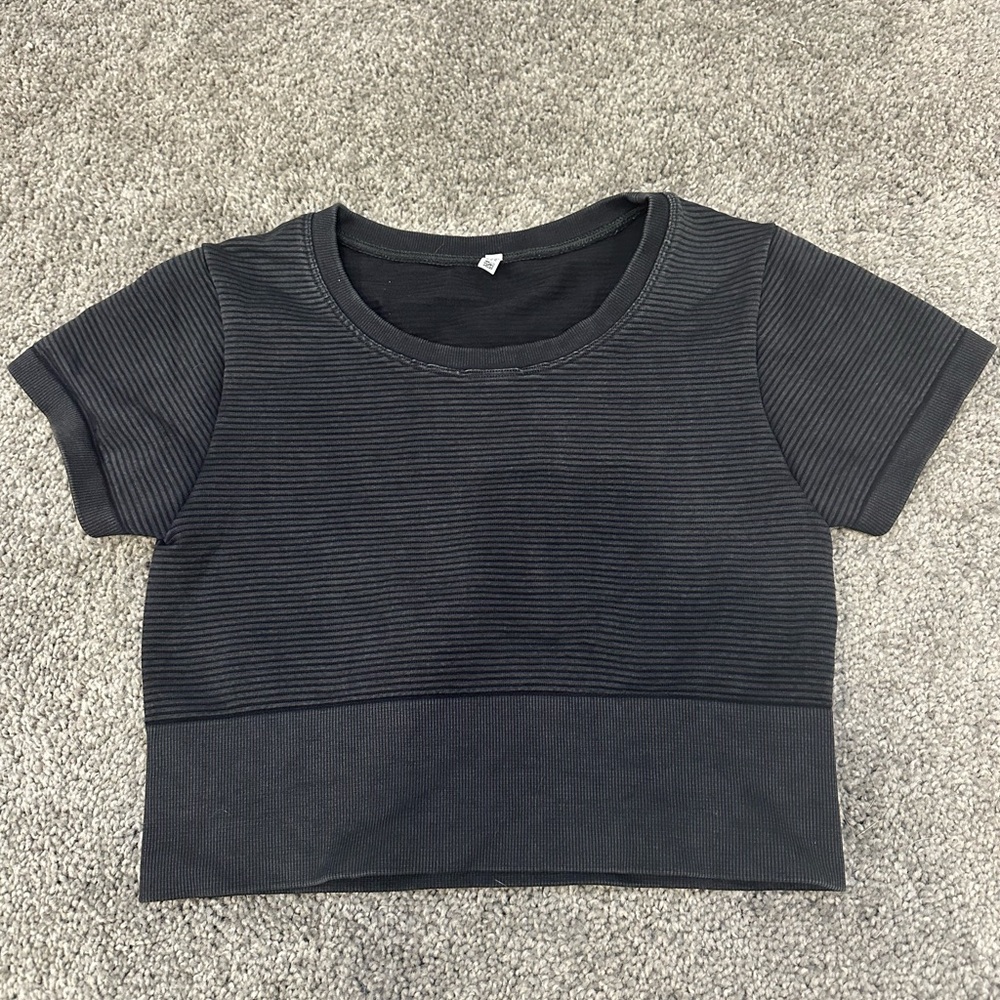 Black Ribbed Short-Sleeve Crop Top - Women